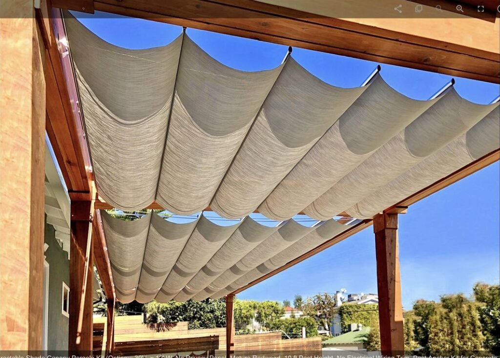 مظلة كهربائية متحركة بلون ابيض