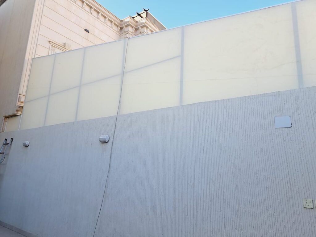 سواتر شفافة بلون الابيض في مدينة جدة