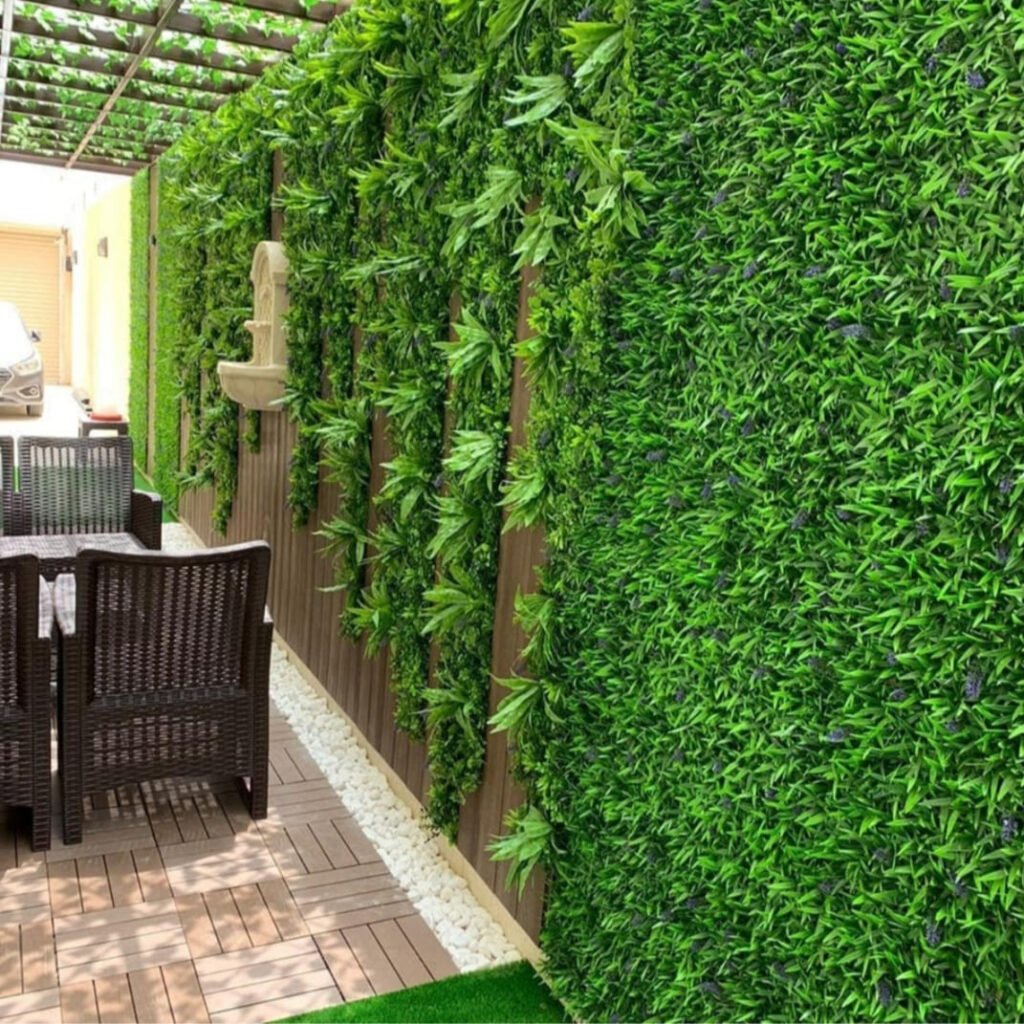 تنسيق لحديقة في مدينة جدة باختيار افضل العشب الصناعي