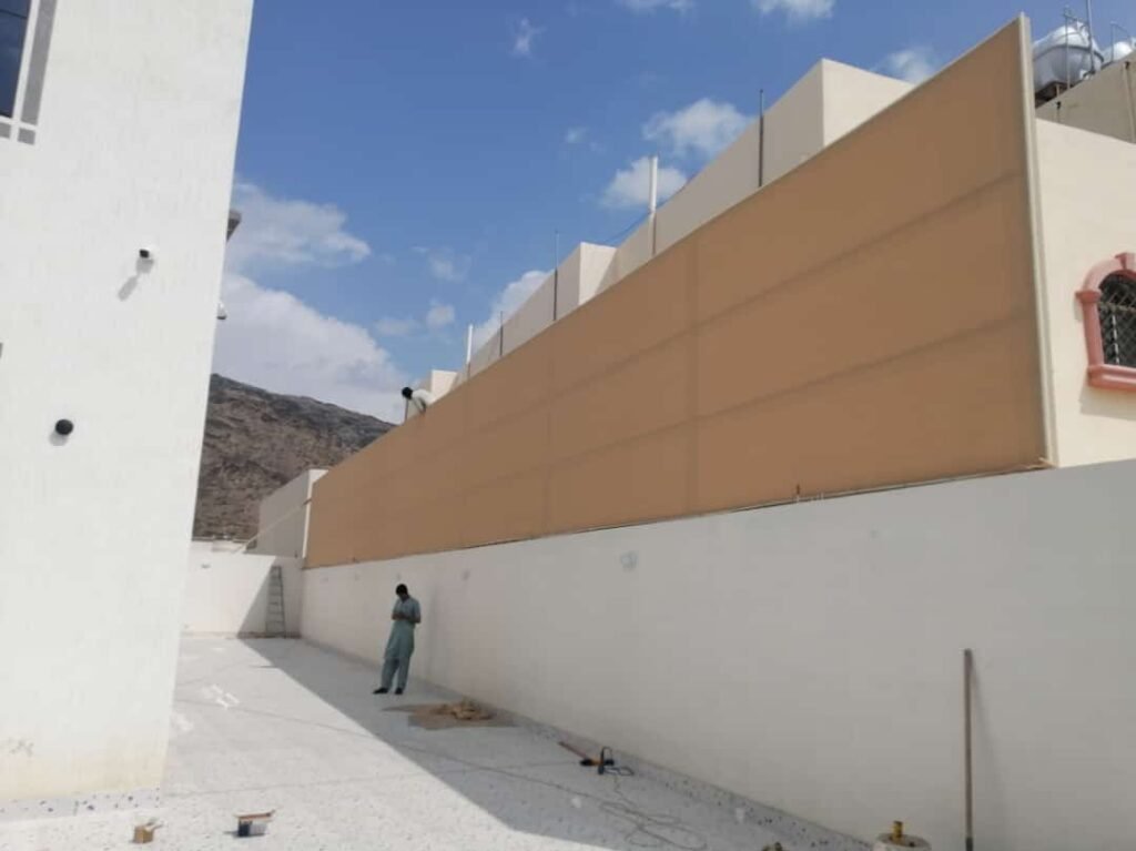 ساتر حوش منزل بلون عصري وجذاب في مدينة جدة