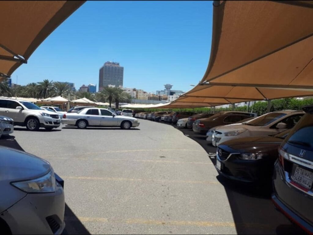 مظلات سيارات قماشية بلون البني الشفاف