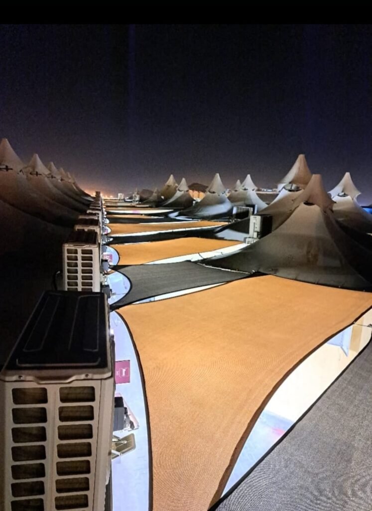 مظلة شد انشائي وهرمي بحي الفردوس بالدمام بجده