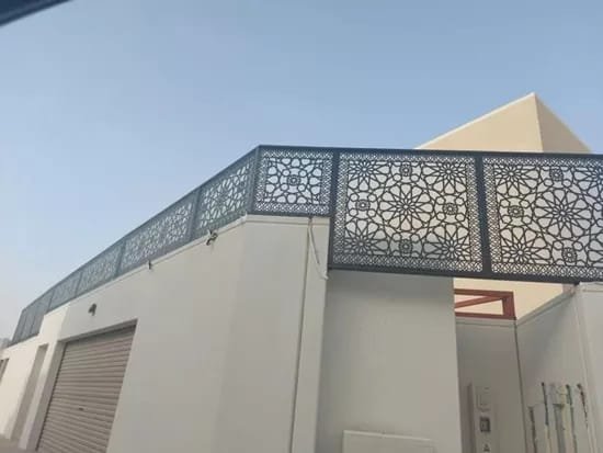 ساتر قص ليزر في السطح