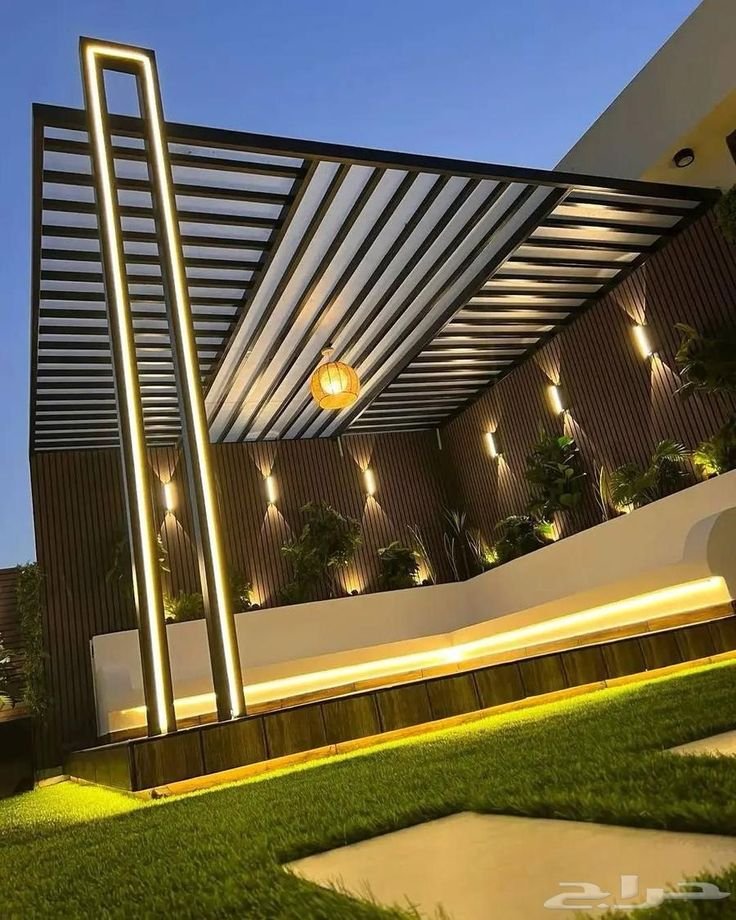 جلسة برجولة في الحديقة شكل انيق ومظهر حديث