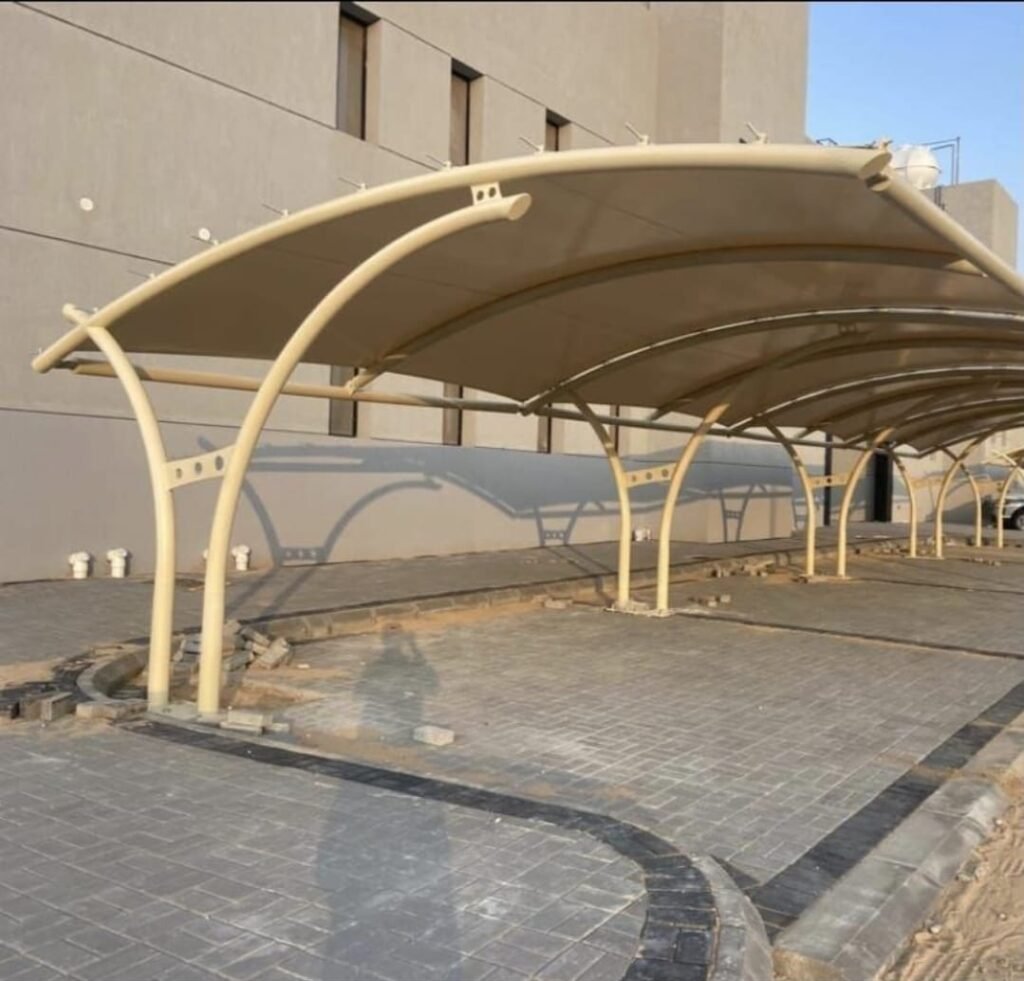 مظلة مقوسة للسيارات في حي السلامة بجده